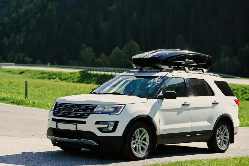 Scegliere un SUV a noleggio con box portatutto a Bilbao